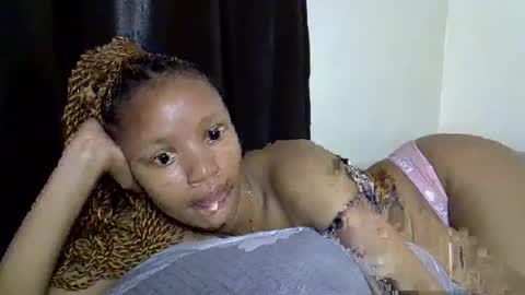 Snapshot of petite_melinda chatting on July 11, 1:19 am petite_melinda online show from July 11, 1:19 am