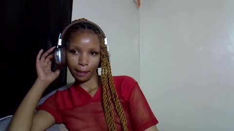 Snapshot of petite_melinda chatting on July 14, 2:38 am petite_melinda online show from July 14, 2:38 am