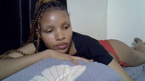 Snapshot of petite_melinda chatting on July 18, 10:46 pm petite_melinda online show from July 18, 10:46 pm