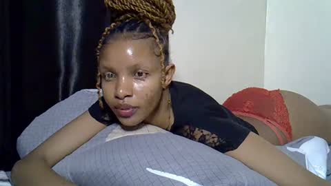 Snapshot of petite_melinda chatting on July 20, 3:43 am petite_melinda online show from July 20, 3:43 am