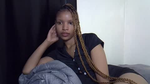 Snapshot of petite_melinda chatting on July 22, 10:12 pm petite_melinda online show from July 22, 10:12 pm