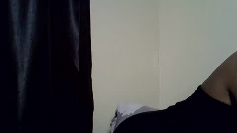 Snapshot of petite_melinda chatting on July 23, 6:17 pm petite_melinda online show from July 23, 6:17 pm