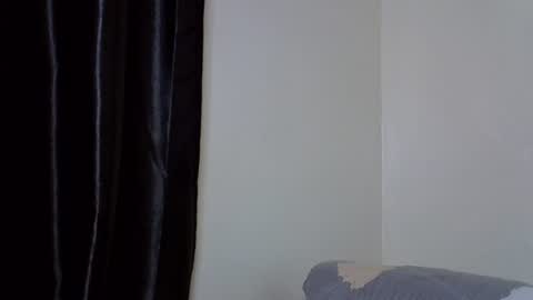 Snapshot of petite_melinda chatting on July 24, 6:33 am petite_melinda online show from July 24, 6:33 am