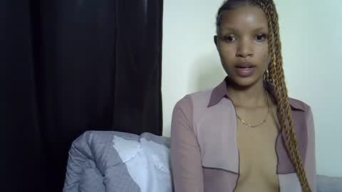 Snapshot of petite_melinda chatting on August 1, 8:08 pm petite_melinda online show from August 1, 8:08 pm