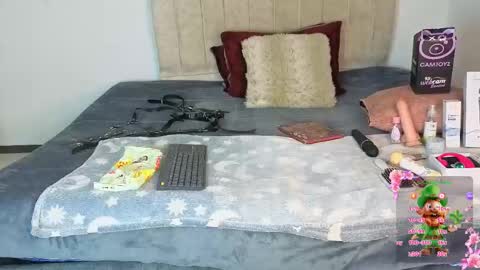 Snapshot of petite_pepper18 chatting on March 18, 12:41 pm petite_pepper18 online show from March 18, 12:41 pm