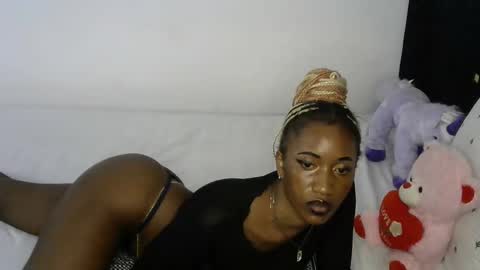 petite_princes online show from December 3, 1:32 pm
