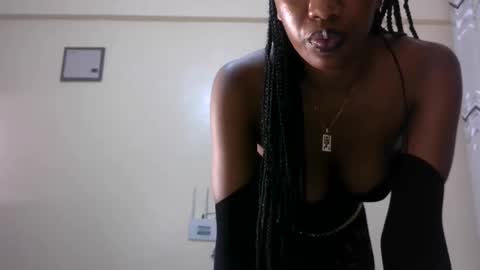petite_princes online show from March 6, 9:53 pm