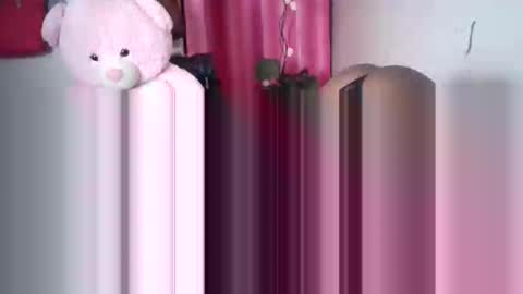 Snapshot of petite_princes chatting on June 6, 8:57 pm petite_princes online show from June 6, 8:57 pm