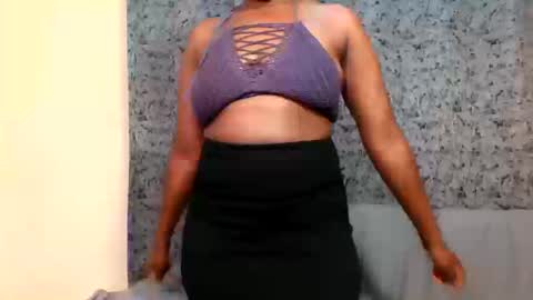 Snapshot of petite_queen001 chatting on March 11, 11:00 pm petite_queen001 online show from March 11, 11:00 pm