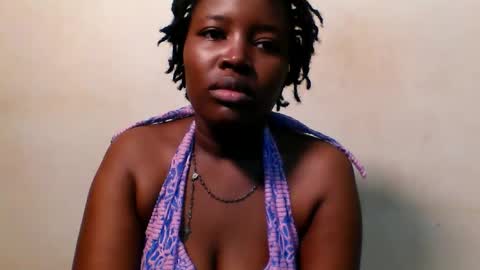 Snapshot of petite_queen001 chatting on March 16, 1:22 am petite_queen001 online show from March 16, 1:22 am