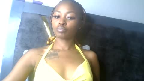 Snapshot of petite_queen69 chatting on May 31, 8:21 pm petite_queen69 online show from May 31, 8:21 pm