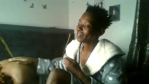 Snapshot of petite_queen69 chatting on June 11, 3:10 pm petite_queen69 online show from June 11, 3:10 pm