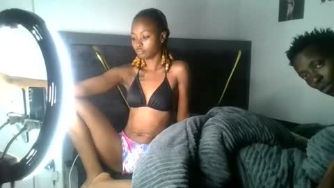 Snapshot of petite_queen69 chatting on June 14, 1:57 pm petite_queen69 online show from June 14, 1:57 pm