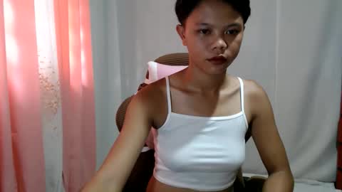 Snapshot of petite_remyy chatting on May 26, 6:31 am petite_remyy online show from May 26, 6:31 am