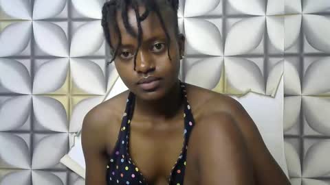 Snapshot of petite_star2 chatting on October 18, 12:13 am petite_star2 online show from October 18, 12:13 am