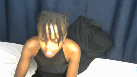 Snapshot of petite_star2 chatting on November 5, 10:43 pm petite_star2 online show from November 5, 10:43 pm