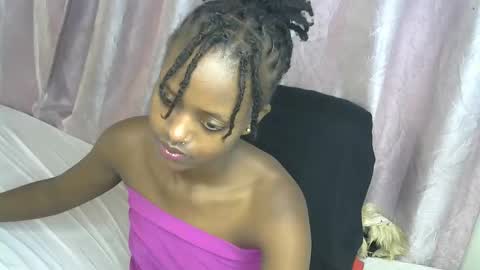 Snapshot of petite_star2 chatting on November 15, 5:49 am petite_star2 online show from November 15, 5:49 am