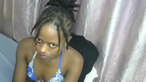 Snapshot of petite_star2 chatting on November 19, 6:46 am petite_star2 online show from November 19, 6:46 am