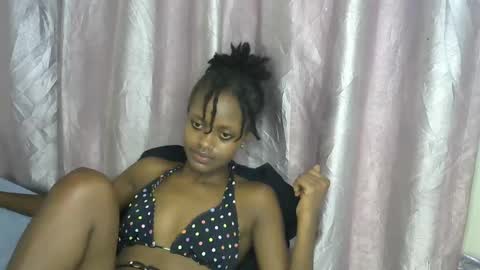 Snapshot of petite_star2 chatting on November 22, 7:18 am petite_star2 online show from November 22, 7:18 am