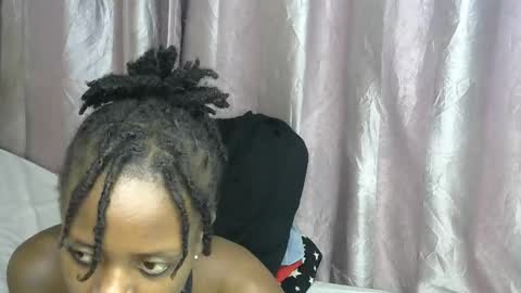 Snapshot of petite_star2 chatting on November 24, 8:52 pm petite_star2 online show from November 24, 8:52 pm