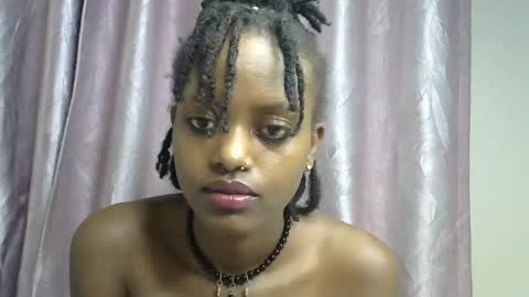 Snapshot of petite_star2 chatting on December 1, 4:50 am petite_star2 online show from December 1, 4:50 am