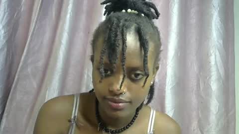 Snapshot of petite_star2 chatting on December 3, 5:26 am petite_star2 online show from December 3, 5:26 am