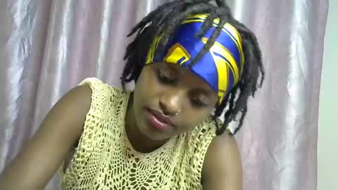 Snapshot of petite_star2 chatting on December 13, 7:53 pm petite_star2 online show from December 13, 7:53 pm