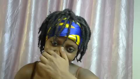 Snapshot of petite_star2 chatting on December 14, 7:58 am petite_star2 online show from December 14, 7:58 am