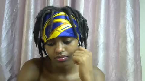 Snapshot of petite_star2 chatting on December 15, 8:07 am petite_star2 online show from December 15, 8:07 am