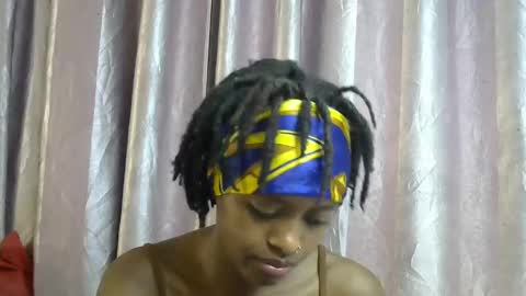 Snapshot of petite_star2 chatting on December 15, 8:13 pm petite_star2 online show from December 15, 8:13 pm