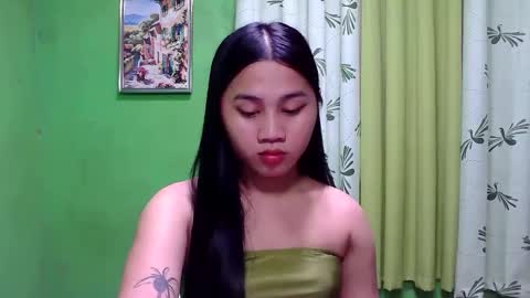 Snapshot of petite_trish chatting on December 3, 1:54 pm trish online show from December 3, 1:54 pm