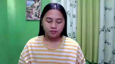 Snapshot of petite_trish chatting on December 3, 11:46 pm trish online show from December 3, 11:46 pm