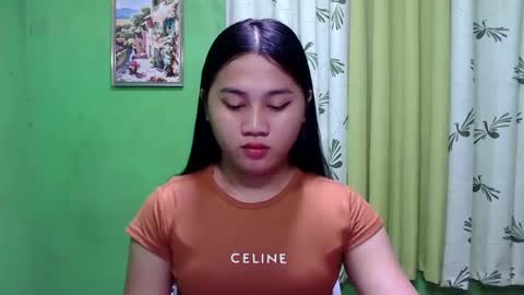 Snapshot of petite_trish chatting on December 4, 3:04 am trish online show from December 4, 3:04 am