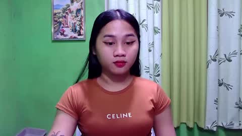 Snapshot of petite_trish chatting on December 4, 10:57 am trish online show from December 4, 10:57 am