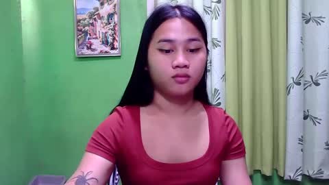 Snapshot of petite_trish chatting on December 4, 11:57 pm trish online show from December 4, 11:57 pm
