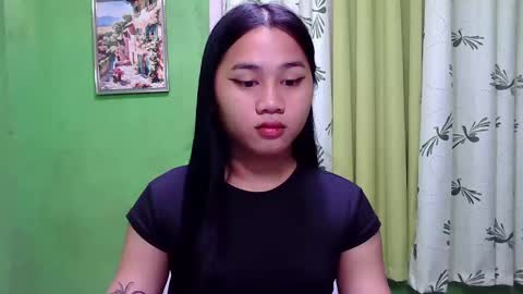 Snapshot of petite_trish chatting on December 6, 10:52 pm trish online show from December 6, 10:52 pm