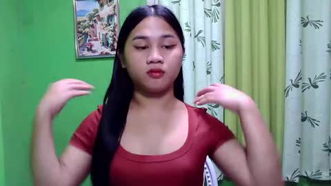 Snapshot of petite_trish chatting on December 7, 10:34 am trish online show from December 7, 10:34 am