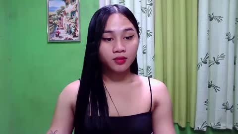 Snapshot of petite_trish chatting on December 8, 8:51 am trish online show from December 8, 8:51 am