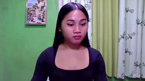 Snapshot of petite_trish chatting on December 8, 11:57 am trish online show from December 8, 11:57 am