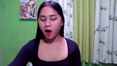 Snapshot of petite_trish chatting on December 8, 3:35 pm trish online show from December 8, 3:35 pm