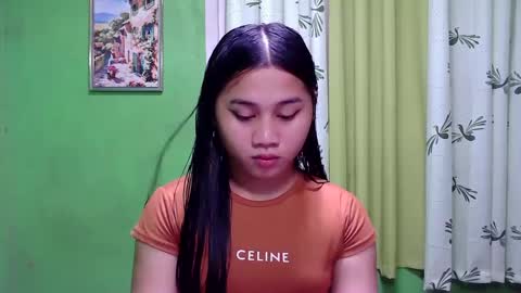 Snapshot of petite_trish chatting on December 9, 10:00 am trish online show from December 9, 10:00 am