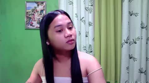 Snapshot of petite_trish chatting on January 15, 11:08 pm trish online show from January 15, 11:08 pm