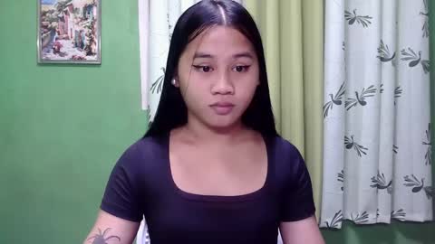 Snapshot of petite_trish chatting on January 17, 11:18 pm trish online show from January 17, 11:18 pm