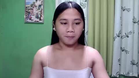 Snapshot of petite_trish chatting on January 19, 10:39 pm trish online show from January 19, 10:39 pm