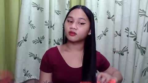 Snapshot of petite_trish chatting on January 21, 9:03 am trish online show from January 21, 9:03 am