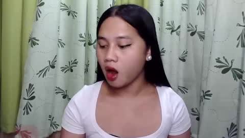 Snapshot of petite_trish chatting on January 22, 5:05 am trish online show from January 22, 5:05 am