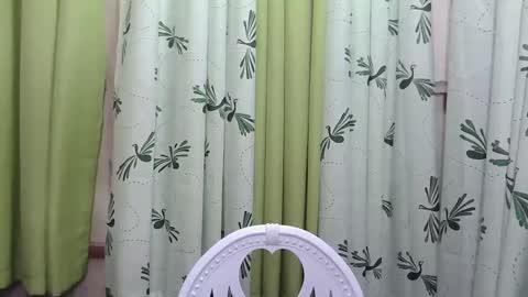 Snapshot of petite_trish chatting on January 22, 11:32 pm trish online show from January 22, 11:32 pm