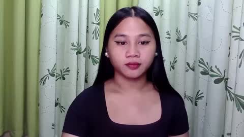 Snapshot of petite_trish chatting on January 23, 8:24 pm trish online show from January 23, 8:24 pm