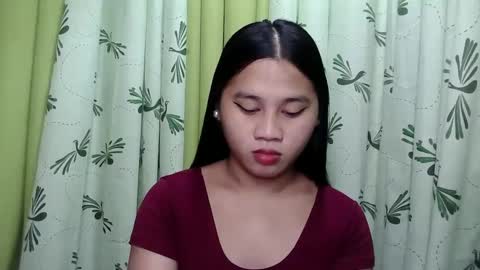 Snapshot of petite_trish chatting on January 24, 5:21 am trish online show from January 24, 5:21 am