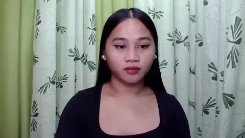 Snapshot of petite_trish chatting on January 24, 11:23 pm trish online show from January 24, 11:23 pm